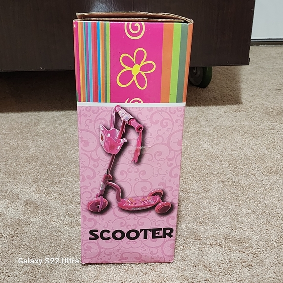 Girl's Scooter NEW - Picture 3 of 3